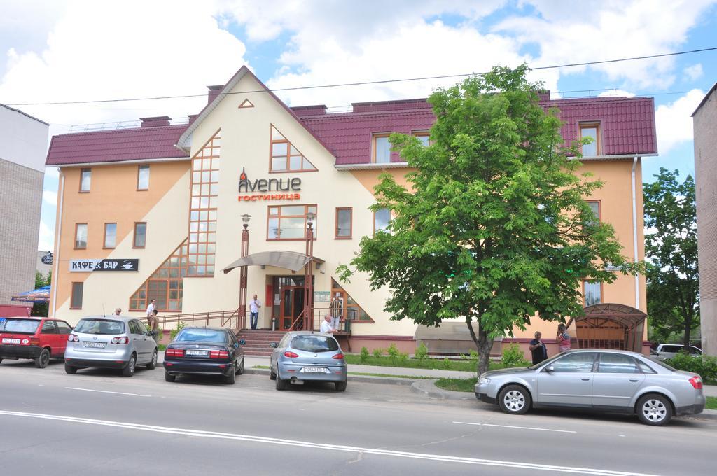 Avenue Hotel Zaslawye Buitenkant foto
